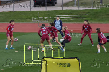 Entrenamiento de la seleccin femenina de ftbol en Las Rozas