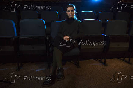 A atriz Dbora Falabella na plateia do Teatro Anchieta, no Sesc Consolao, em SP