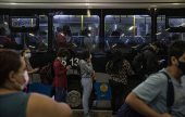  Passageiros em nibus lotado na avenida Dona Belmira Marin.