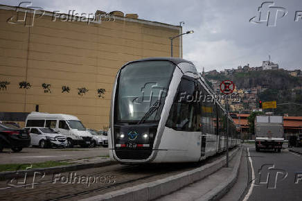 VLT circula na av. Rio Branco, no centro da capital fluminense