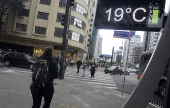 Pedestres enfrentam tarde gelada na Paulista