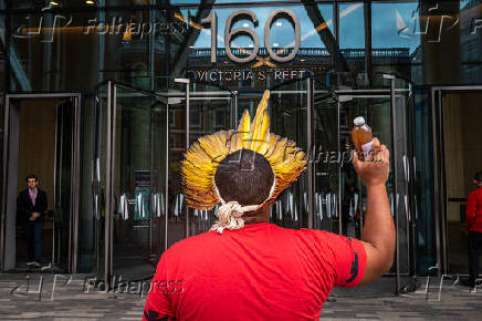 Protesto em frente  mineradora BHP, em Londres