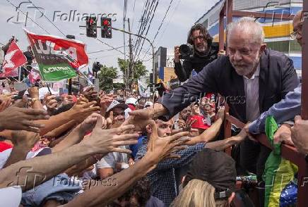 Folhapress Fotos Lula Pt Cumprimenta Apoiadores Durante Caminhada