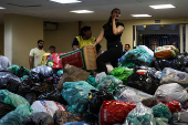 Voluntrios recebem doaes em Belm (PA) para ajudar vtimas das chuvas do RS