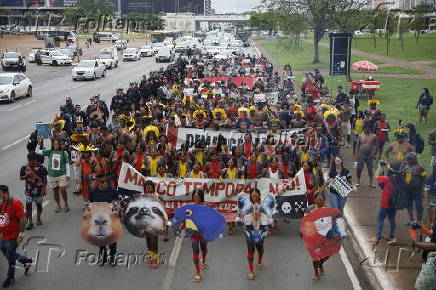 Indgenas de vrias etnias protestam contra o Marco Temporal