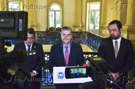 Coletiva de imprensa com autoridades aps reunio do governo e Supervia no RJ