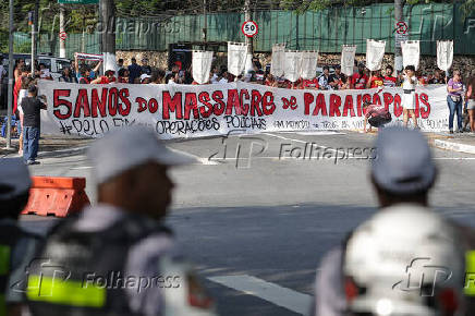 Protesto marca 5 anos de morte de jovens em baile funk de Paraispolis