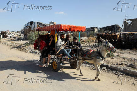 Palestinians flee the northern part of Gaza, amid an Israeli military operation, in Jabalia in the northern Gaza Strip