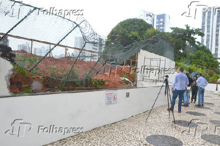 Desabamento de muro de obra do governo de Salvador - BA