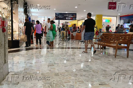 Compras de Natal em Shopping Center de SP