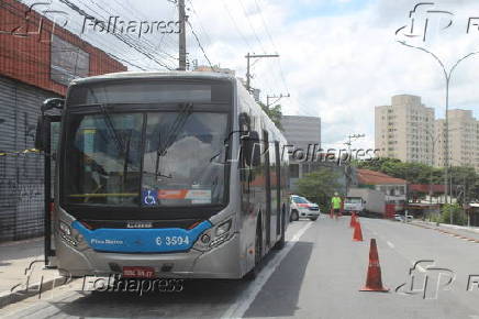 Tentativa de roubo em nibus, na Av. Nossa Senhora do Sabar, zona sul de SP