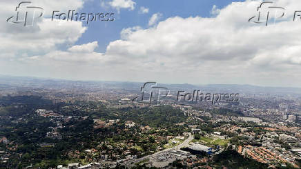 Sol com nuvens neste domingo em so paulo