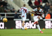 Premier League - Newcastle United v West Ham United