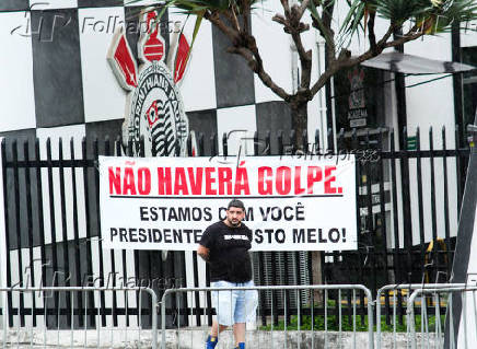 Torcida GAvies da Fiel em apoio ao presidente do Corinthians