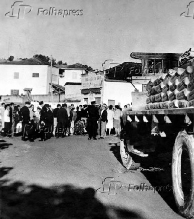 Funcionrios durante greve da Cia. de