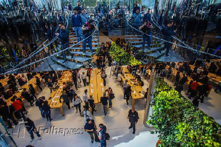 Movimentao na loja da Apple durante lanamento do iPhone 11 em Nova York, nos EUA