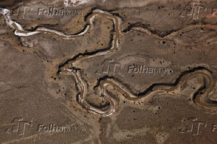 Vista area do leito seco da represa