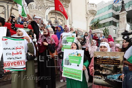 Tunisian students protest in solidarity with the Palestinian people in Tunis