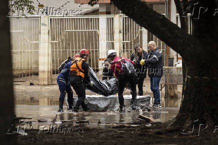 Corpo  retirado do bairro Mathias Velho, em Canoas (RS)