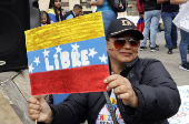 Venezolanos salen a protestar en Bogot para reivindicar el triunfo electoral de Gonzlez