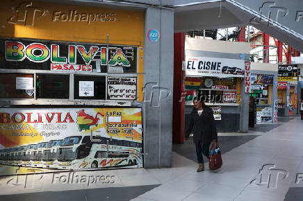 En Bolivia suspenden viajes al interior del pas por bloqueo en carreteras