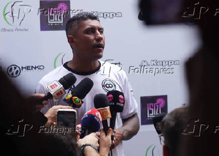 Paulinho ex-jogador do Corinthians em  entrevista  imprensa