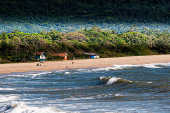 Movimentao na praia da Armao, localizada no sul da ilha no municpio de Penha (SC)