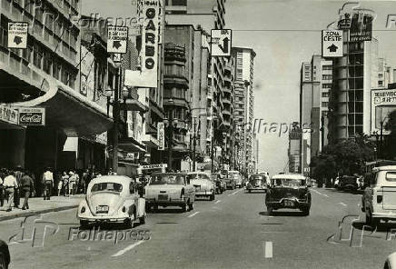 Trnsito de veculos na avenida So Joo, em So Paulo