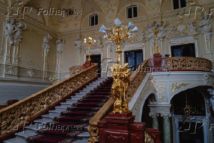 Interior da pera de Odessa, cidade que  um dos polos culturais da Ucrnia 