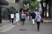 Pedestres enfrentam tarde gelada na Paulista