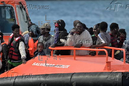 Salvamento Martimo rescata en el Hierro una segunda embarcacin con165 personas, 20 de ellas mujeres