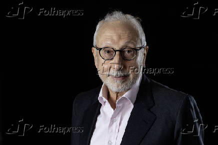 Retrato do economista Persio Arida