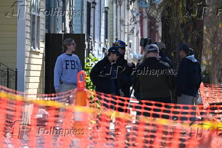 Agentes do fbi e do atf invadem uma residncia onde o suspeito shamsud-din jabbar ficou enquanto estava em nova orleans, louisiana, antes do ataque terrorista da bourbon street no dia de ano novo