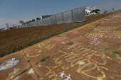 Muro de metal  armado para dividir manifestantes (DF)
