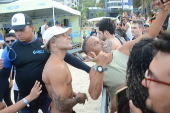 O surfista itlo ferreira ,vence estreia de campeonato em natal .