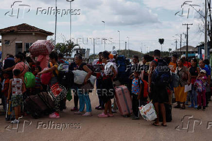 Venezuelans queue to enter a shelter after leaving Venezuela, in Pacaraima