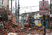 Casas desabam devido  chuva em Salvador