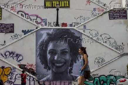Escadaria de Pinheiros ganha retrato gigante em homenagem a Marielle