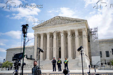 U.S. Supreme Court Justices hear arguments that former presidents can't be criminally prosecuted