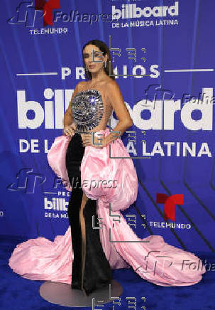 El negro y los diseos clsicos intervenidos dominaron la alfombra de los Latin Billboards