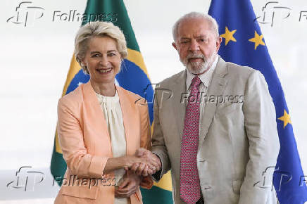 Lula cumprimenta a presidente da Comisso Europeia, Ursula von der Leyen