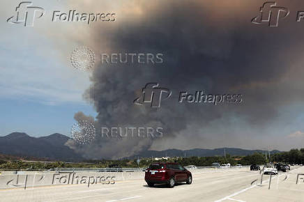 Airport Fire burns in the hills of Orange County