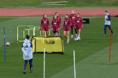 Entrenamiento de la seleccin femenina de ftbol en Las Rozas