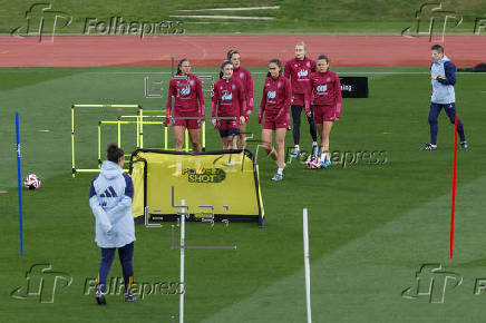 Entrenamiento de la seleccin femenina de ftbol en Las Rozas