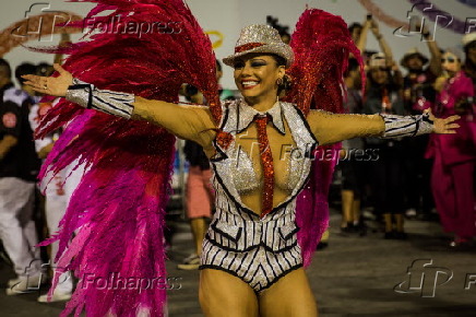 Viviane Arajo - Desfile da escola de samba Salgueiro