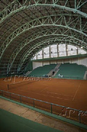 Quadra coberta de tnis dentro do complexo poliesportivo do estdio do Pacaembu