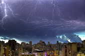 Tempestade com chuvas de granizo e muitos raios em So Paulo (SP)
