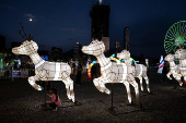 Festival de luces Luztopa celebra navidad en el norte de Mxico con ajolotes y alebrijes