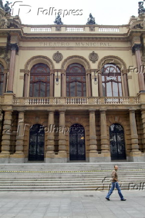 Detalhe da fachada do teatro Municipal 
