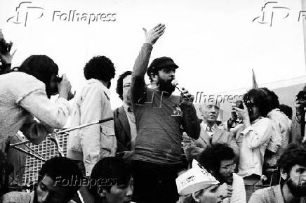 Lula dicursa durante a campanha de 1982